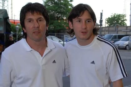 Jorge acompañó a Lionel durante su llegada a Barcelona