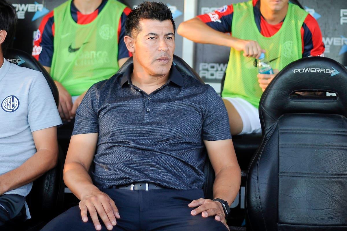 Jorge Almirón prueba diferentes nombres y esquemas, pero por ahora no encuentra resultados en San Lorenzo