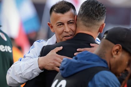 Jorge Almirón y Martín Demichelis, antes del partido que disputaron el 7 de mayo pasado