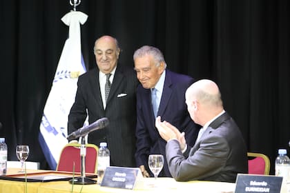 Jorge Aufiero, Eduardo Eurnekian y Ricardo Orozco, rector de la Universidad Argentina de la Empresa. "La actividad empresarial ha sido un vínculo para comprometerme con la sociedad", destacó el homenajeado