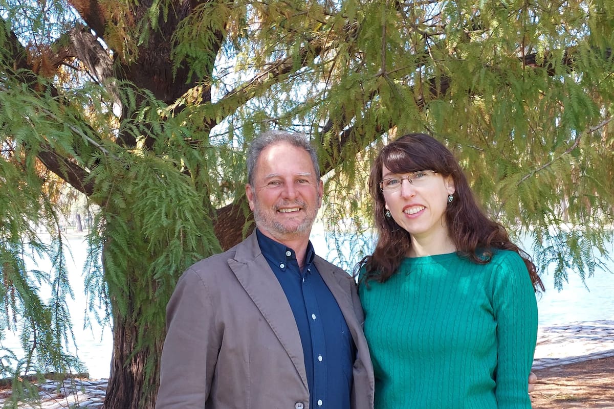 Jorge Bayá Casal y Karina Azaretzky son coautores de Buenos Aires en flor, un libro que respira paisajes inspiradores de toda la ciudad