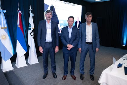 Jorge Brito con el presidente del IAEF y el presidente del Comité Organizador