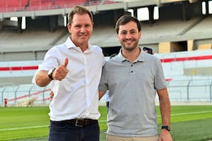 Jorge Brito y Stefano Di Carlo, el presidente saliente y, muy probablemente, el entrante en River Plate