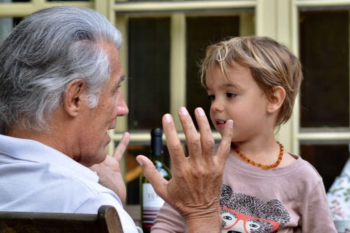Jorge Bustamante junto a su nieto, Ramón