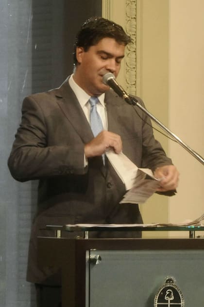 El 1 de febrero de 2015, el entonces jefe de Gabinete de la Nación, Jorge Capitanich, rompe un ejemplar del diario Clarín en una conferencia de prensa en la Casa Rosada