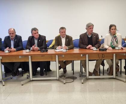 Jorge Chemes (CRA), Carlos Achetoni (FAA), Elbio Laucirica (Coninagro), Nicolás Pino y Eloísa Frederking (SRA)