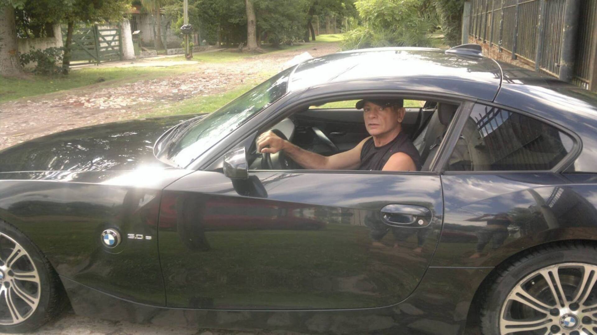 Jorge "Chucky" Giménez y una de sus posesiones más preciadas: el BMW Z4
