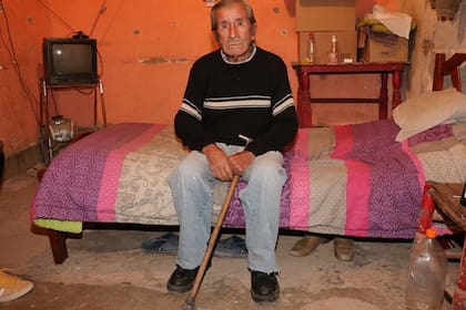 Jorge, el abuelo "adoptado" por una familia sanjuanina. Crédito: El Tiempo de San Juan