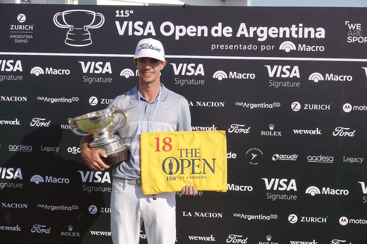 Jorge Fernández-Valdés, el festejo en Nordelta con el trofeo del Abierto y el pasaje para el Open Británico 2022
