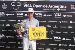 Jorge Fernández-Valdés, el festejo en Nordelta con el trofeo del Abierto y el pasaje para el Open Británico 2022