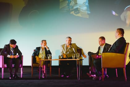 Jorge Fontevecchia (Perfil), Guillermo Rivaben (LA NACION), Daniel Hadad (Infobae) y Martín Etchevers (Clarín) debatieron sobre el futuro de los medios