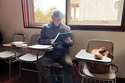 Jorge (foto) y Sonia, los papás de Brenda, están terminando el secundario en la mismas escuelas que su hija