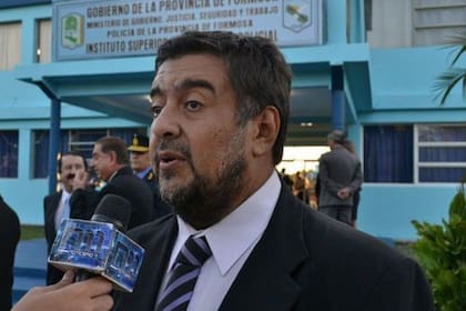 Jorge González, el ministro de Gobierno, Justicia, Seguridad y Trabajo de Formosa, anuncia el parte diario de Covid-19 en conferencias extensas, en las que denuncia persecución mediática y "ataque sistemático de los medios hegemónicos" a la provincia