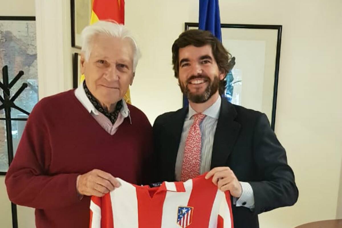 Jorge Griffa junto a Jaime González Castaño, Cónsul General de España en Rosario y presidente de la peña