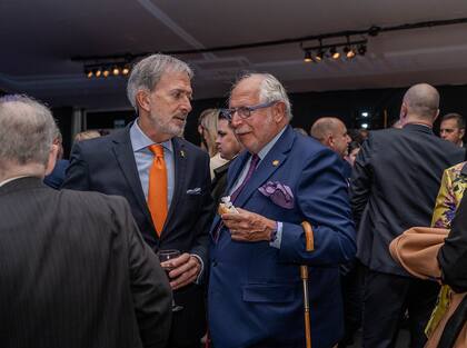 Jorge Knoblovits, presidente de la DAIA, junto al embajador Diego Guelar
