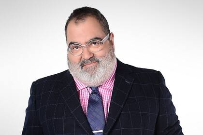 Jorge Lanata trae de regreso esta noche a su Periodismo para todos con sketches humorísticos, su clásico monólogo, una entrevista con la directora del FMI, una investigación centrada en un ministro y la promesa de "averiguar en qué nos mienten los políticos"