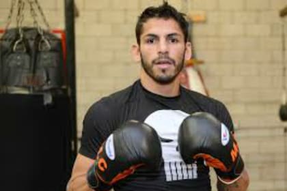 Jorge Linares está en Tokio, a la espera de un combate en California; la falta de certezas lo agota psíquicamente.