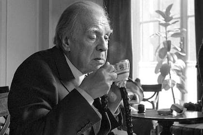 "No es un romano. No es un griego. Gime. / Nos ha dejado espléndidas metáforas", escribió Borges sobre Jesús