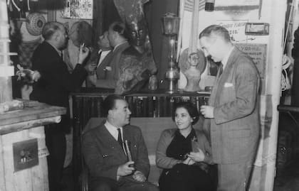 Jorge Luis Borges, Bocha Boglietti y Efraín, de pie.