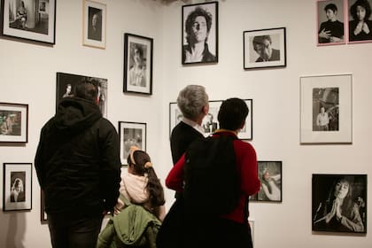 Jorge Luis Borges, Charly García, Andrés Calamaro y Alfredo Alcón, entre los más de doscientos retratados