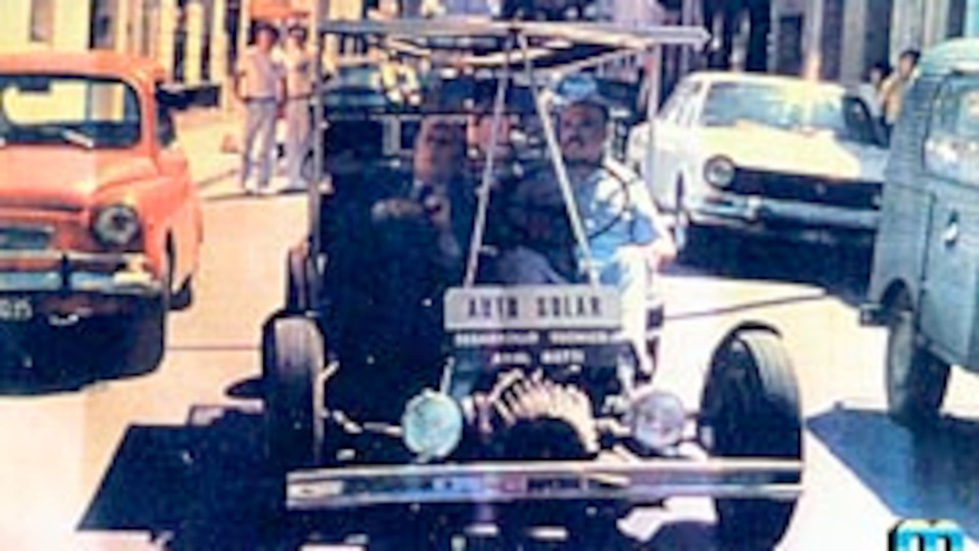 Jorge Luis Borges en el auto eléctrico solar de Ariel Rietti