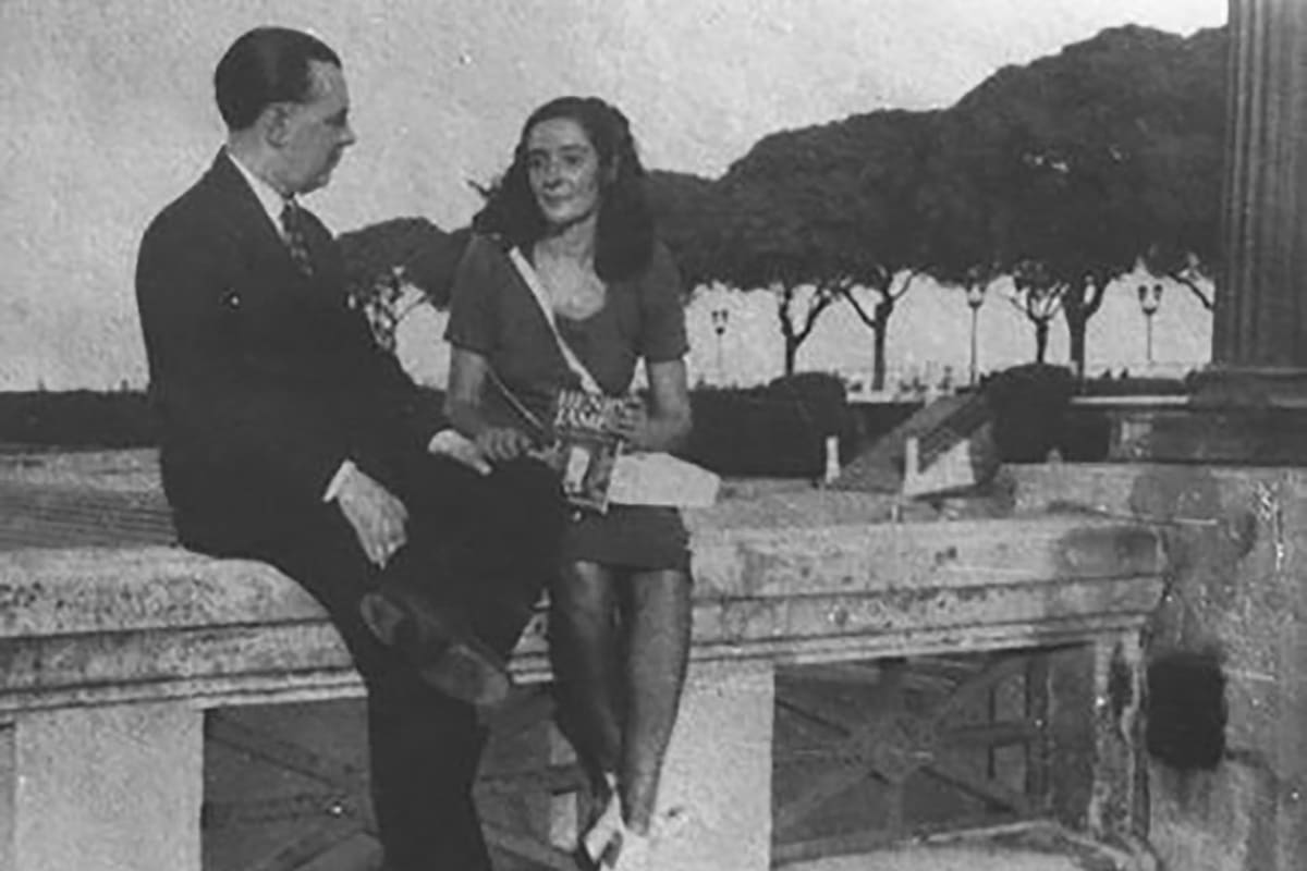 Jorge Luis Borges junto a la traductora y escritora Estela Canto