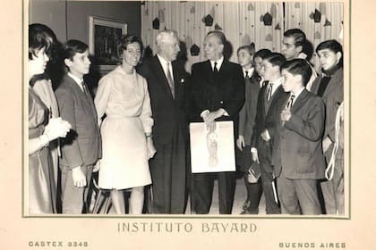 Jorge Luis Borges visitó el Colegio Bayard para dar una conferencia a comienzos de los años 60; Paul Henriksen y su hija Annelise estuvieron presentes en esa jornada