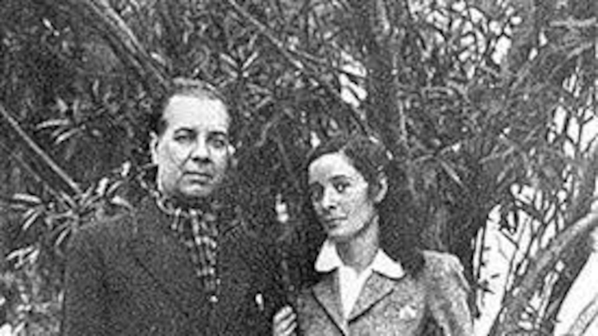 Jorge Luis Borges y Estela Canto en el Jardín Zoológico, en 1945