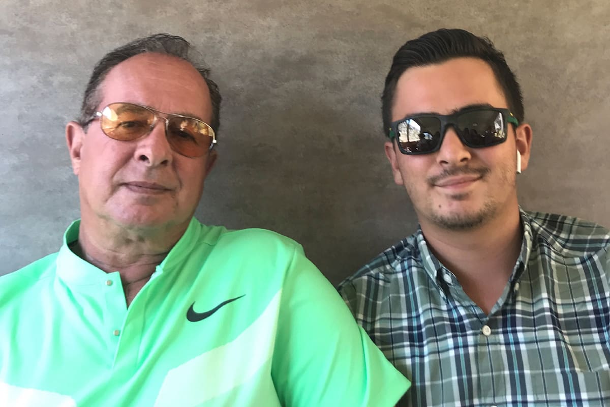 Jorge Luis Valdés, con uno de sus seis hijos