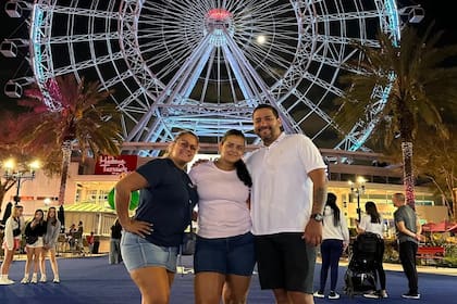 Jorge Luis Vilchez Lopez, el venezolano detenido por el ICE en Texas, junto a su familia