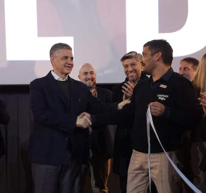 Jorge Macri estuvo presente en la inauguración del cine en Villa Lugano