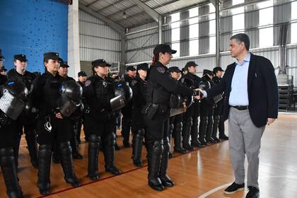 Jorge Macri junto al nuevo cuerpo en el Instituto Superior de Seguridad Pública de la Ciudad (ISSP)