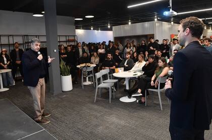 Jorge Macri presentó "Biblioteca Puerta a Puerta".
