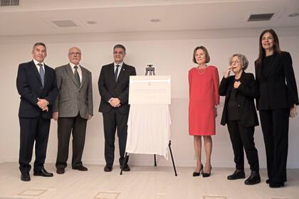 Jorge Macri, rodeado de los miembros del Tribunal Superior de Justicia porteño: Otamendi, Lozano, Weinberg, Ruiz y De Langhe