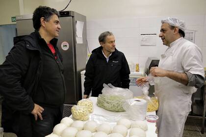 Jorge Macri y Gustavo Ferrari visitaron vecinos de Vicente López