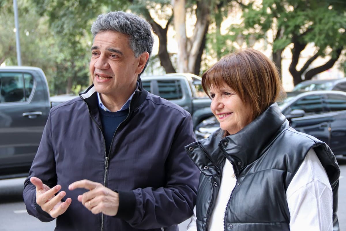 Jorge Macri y Patricia Bullrich volvieron a mostrarse juntos, en esta oportunidad en una caminata por Recoleta