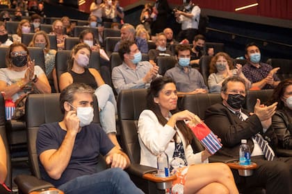 Jorge Martín Rodríguez Alberti y Luana Volnovich durante una actividad del PAMI