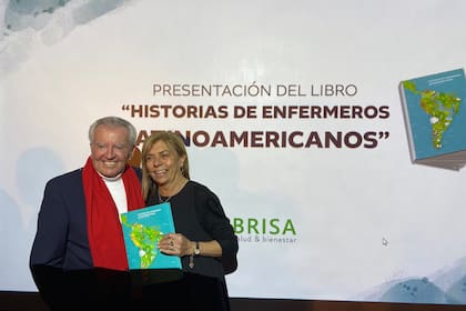 Jorge Máximo Salvat junto a Leila Cura, presidente de Brisa, en el evento de presentación del libro