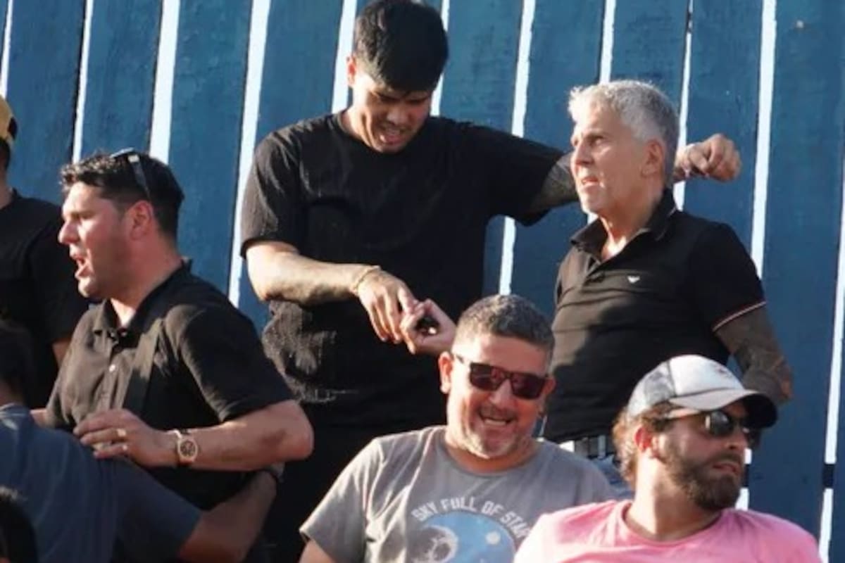 Jorge Messi (arriba, a la derecha) en el festejo del gol de Leones FC en la victoria ante Central Córdoba por la Primera C; fue su última aparición pública