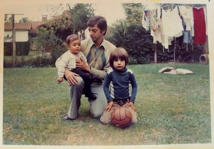 Jorge Moura con sus hijos Federico y Clarisa