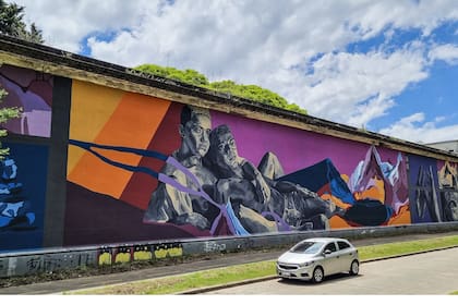 Jorge Newbery y pasaje Rodney, Chacarita
Rincones de Buenos Aires. Uno de los nuevos murales pintados sobre el muro exterior del cementerio