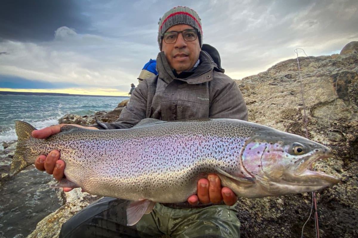 Jorge "Polo" Quinteros trabaja como guía de pesca en tours que hace a lo largo del país