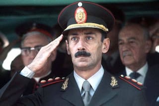 Videla y su camino al 24 de marzo de 1976: padre golpista, la trágica historia de su nombre y las internas del Ejército