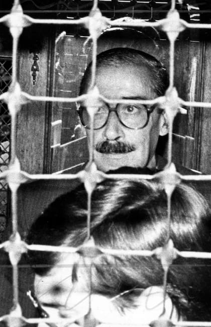 Jorge Rafael Videla ingresa a Tribunales en 1985