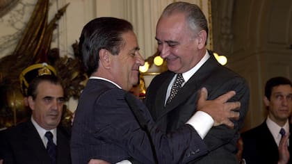 La oposición está a la espera de que emerja un “San Remes”, como rebautizó Carlos Melconian a Jorge Remes Lenicov, el ministro de Economía de Eduardo Duhalde que enfrentó el estallido posterior a la crisis de 2001 y le allanó el camino a Roberto Lavagna.