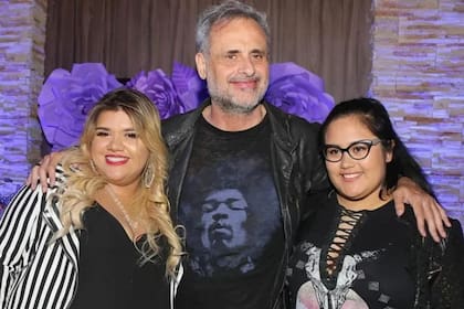 Jorge Rial junto a sus hijas Morena y Rocío, que hoy se encuentran en Colombia acompañándolo