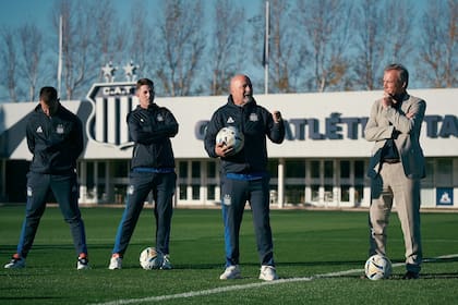 Jorge Sampaoli con Andrés Fassi, presidente de Talleres, el día de su presentación, el 11 de junio de 2026