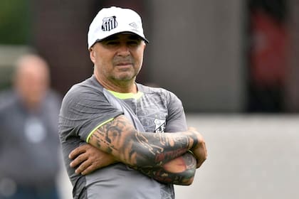 Jorge Sampaoli en su primer entrenamiento con el Santos.