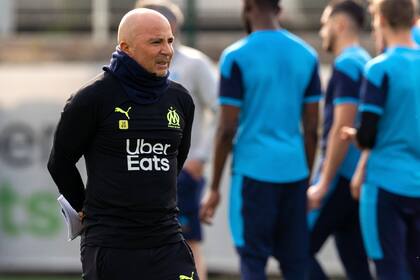 Jorge Sampaoli ya dirige a Olympique de Marsella; aquí, en su primer entrenamiento en suelo francés