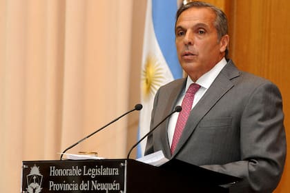 Un exgobernador de Neuquén dijo que “Vaca Muerta no puede recibir al conurbano bonaerense”.